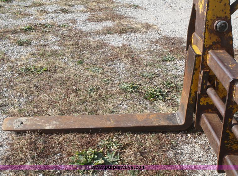 image for item F2728 1975 Caterpillar 920 wheel loader