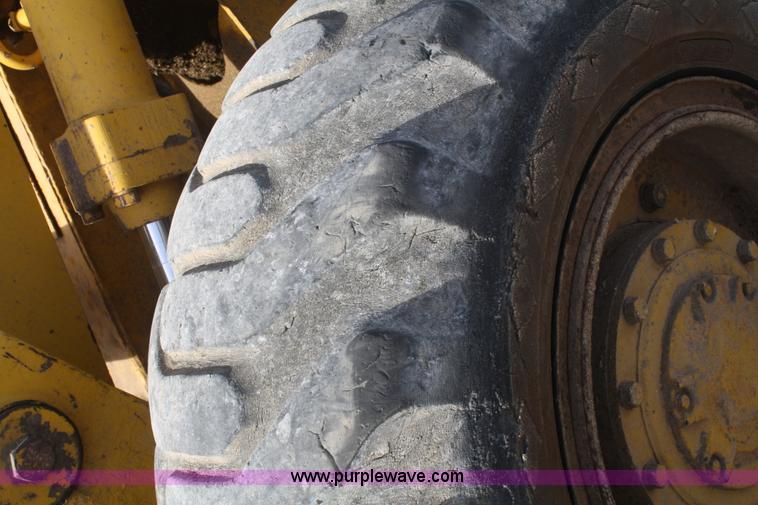 image for item F2728 1975 Caterpillar 920 wheel loader
