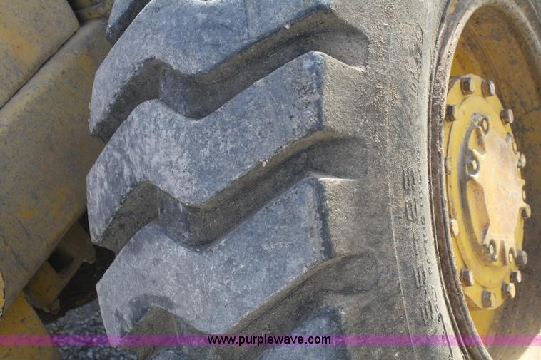 image for item F2728 1975 Caterpillar 920 wheel loader
