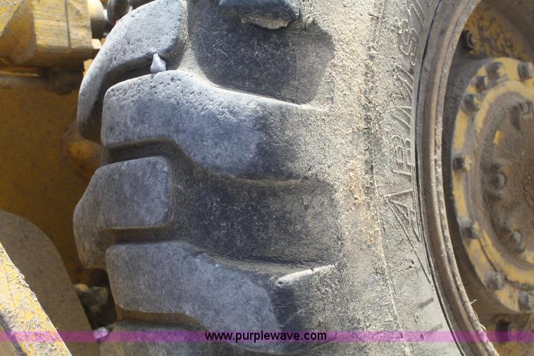 image for item F2728 1975 Caterpillar 920 wheel loader