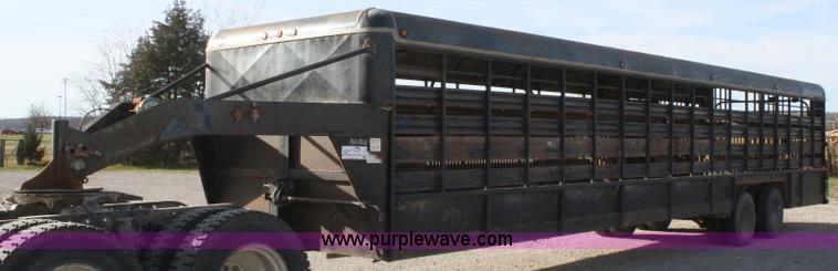 image for item F2731 1992 Coose 36' gooseneck livestock trailer