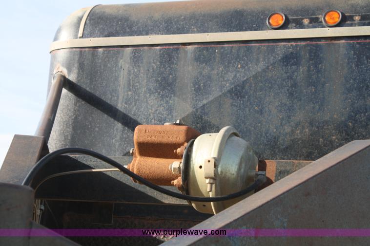 image for item F2731 1992 Coose 36' gooseneck livestock trailer