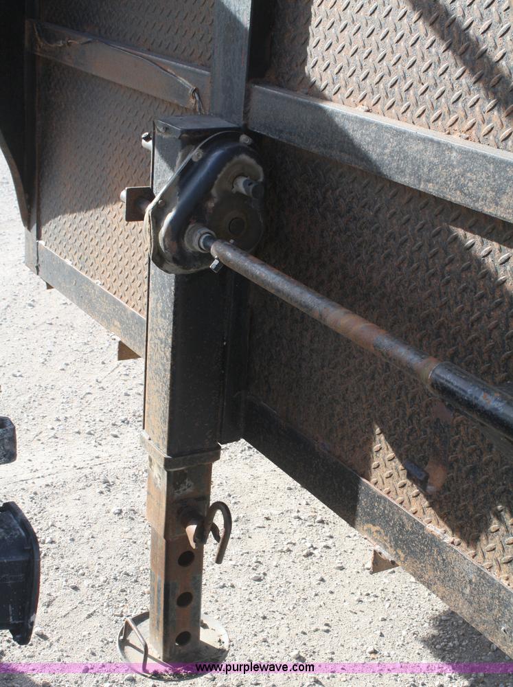 image for item F2731 1992 Coose 36' gooseneck livestock trailer