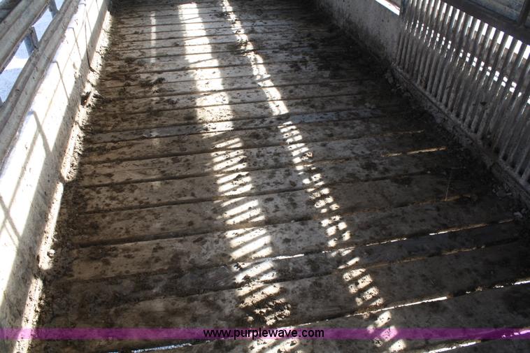 image for item F2731 1992 Coose 36' gooseneck livestock trailer