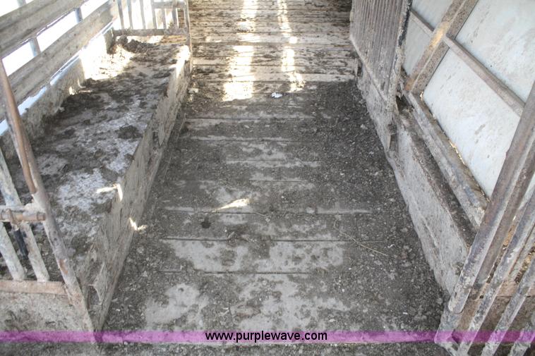 image for item F2731 1992 Coose 36' gooseneck livestock trailer