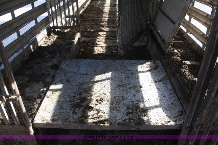 image for item F2731 1992 Coose 36' gooseneck livestock trailer