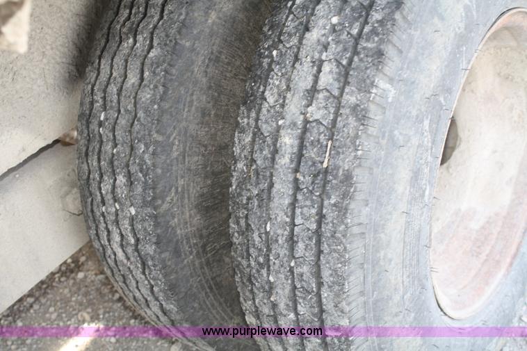 image for item F2731 1992 Coose 36' gooseneck livestock trailer