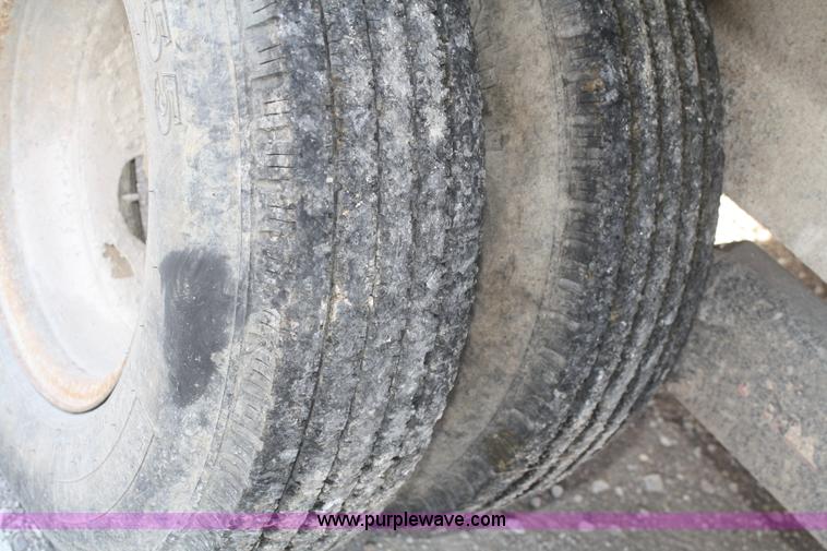 image for item F2731 1992 Coose 36' gooseneck livestock trailer