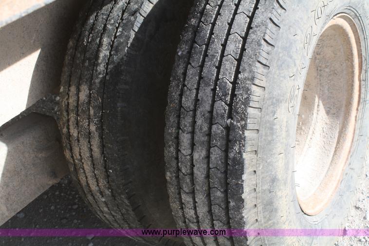 image for item F2731 1992 Coose 36' gooseneck livestock trailer