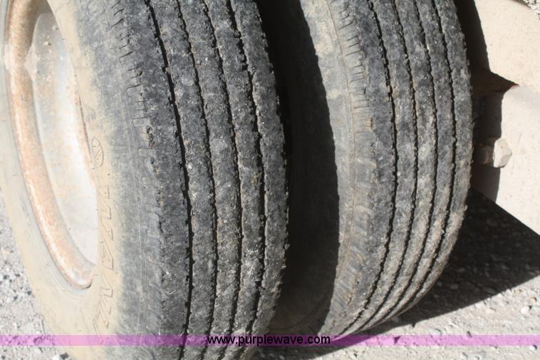 image for item F2731 1992 Coose 36' gooseneck livestock trailer