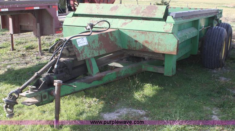 image for item F2732 John Deere 785 manure spreader