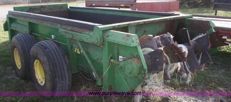image for item F2732 John Deere 785 manure spreader