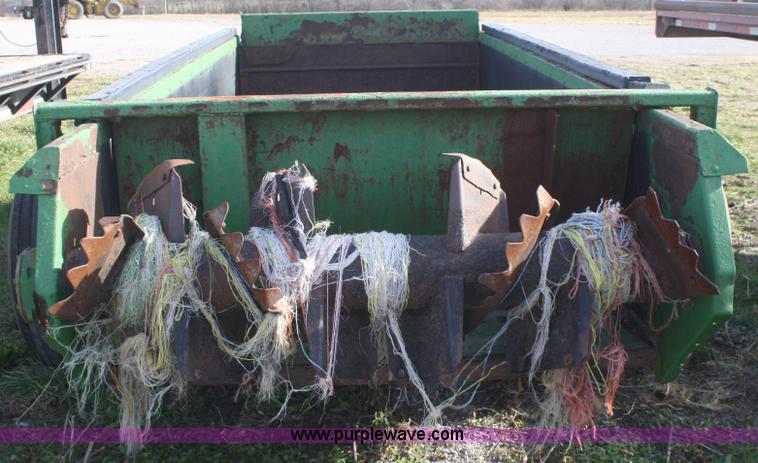 image for item F2732 John Deere 785 manure spreader