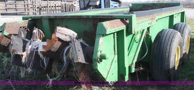 image for item F2732 John Deere 785 manure spreader