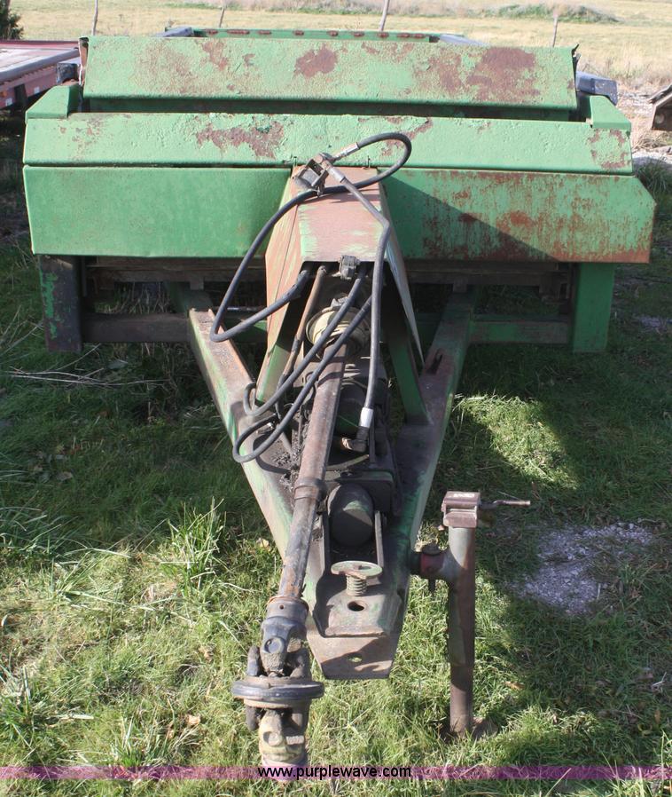 image for item F2732 John Deere 785 manure spreader
