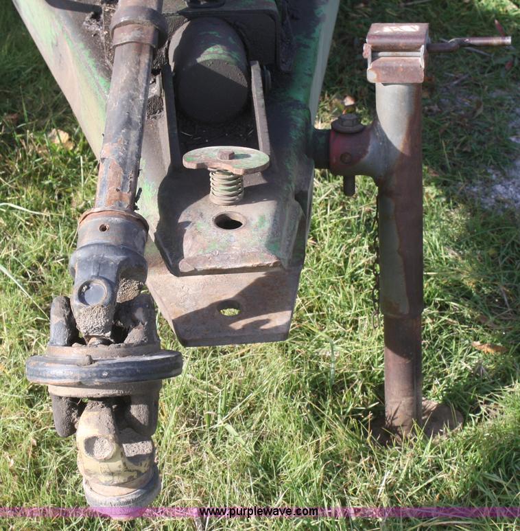 image for item F2732 John Deere 785 manure spreader