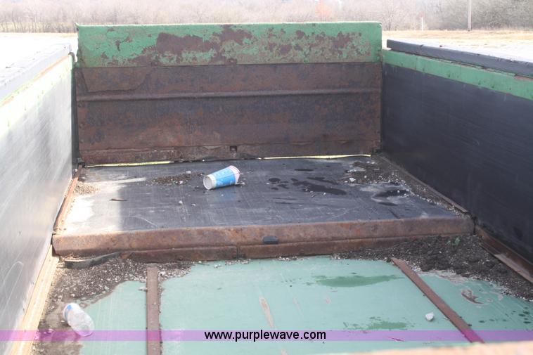 image for item F2732 John Deere 785 manure spreader