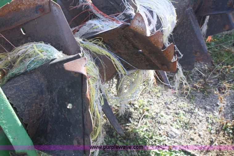 image for item F2732 John Deere 785 manure spreader