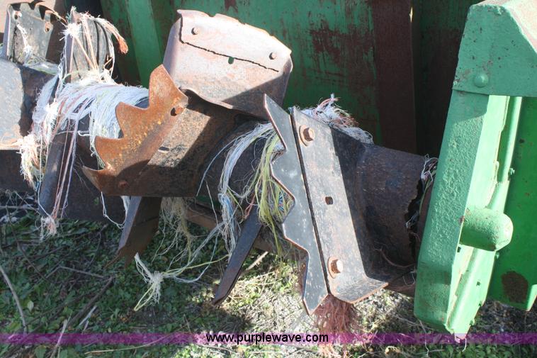 image for item F2732 John Deere 785 manure spreader