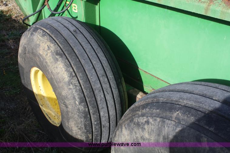 image for item F2732 John Deere 785 manure spreader
