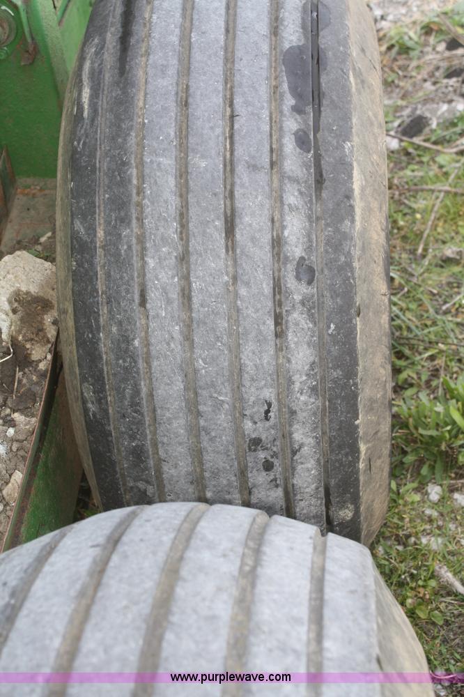 image for item F2732 John Deere 785 manure spreader