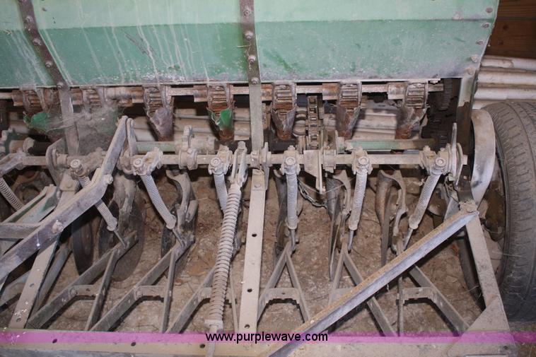 image for item F2901 John Deere FBA grain drill