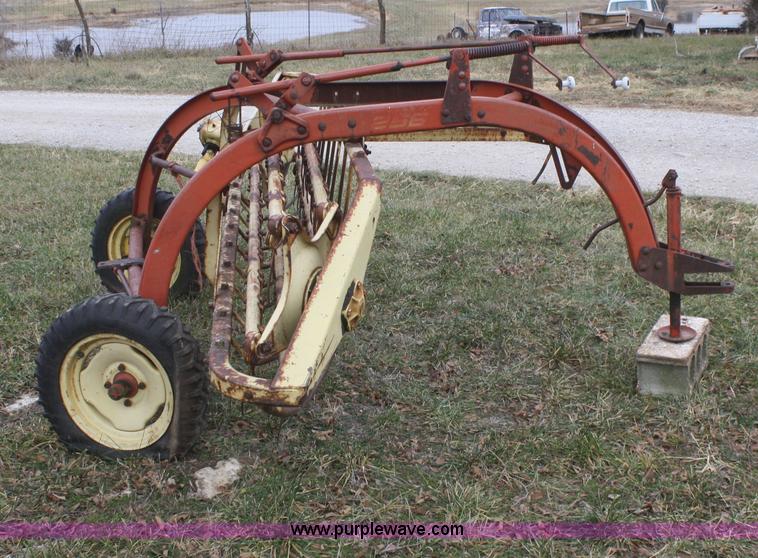 image for item F2908 New Holland 250 ground driven rake