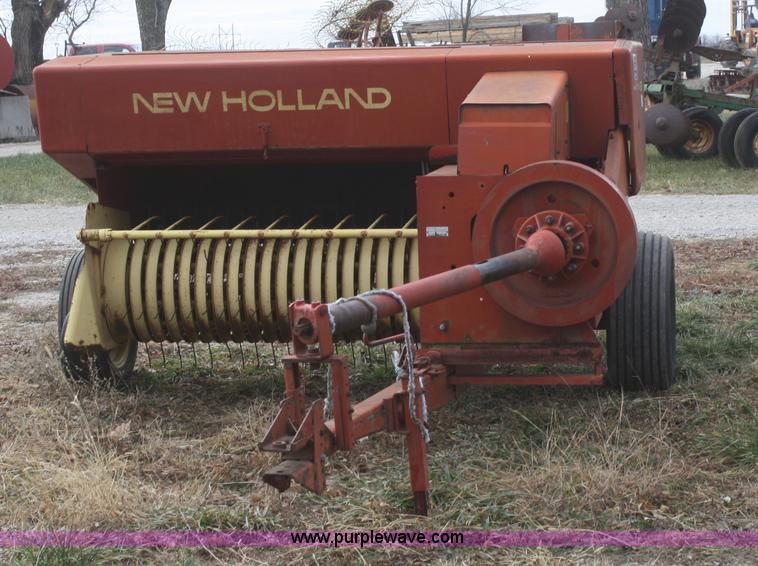 image for item F2909 New Holland 276 square baler