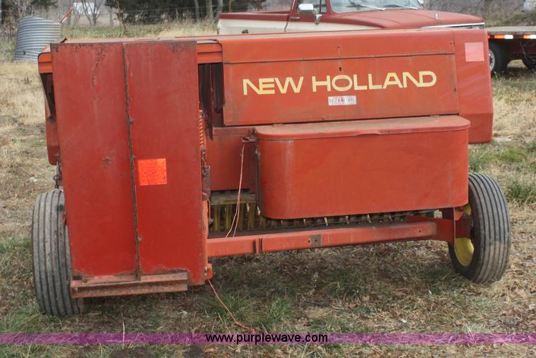 image for item F2909 New Holland 276 square baler