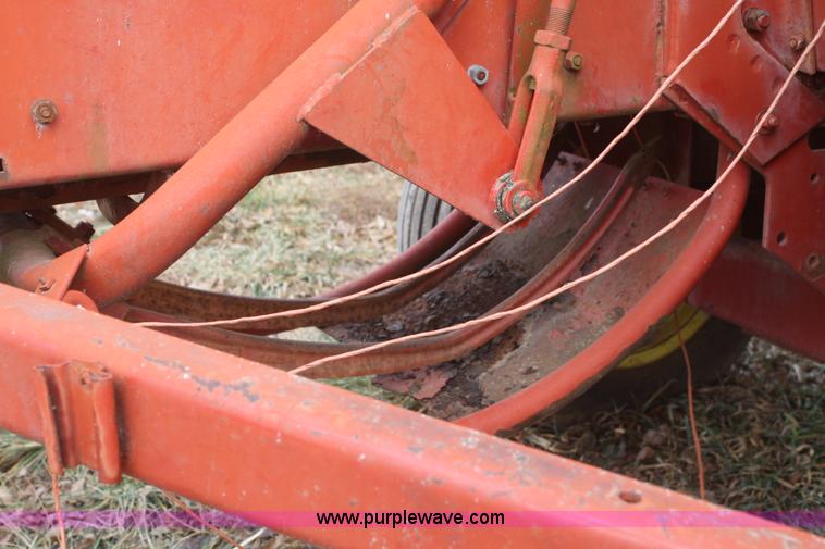 image for item F2909 New Holland 276 square baler