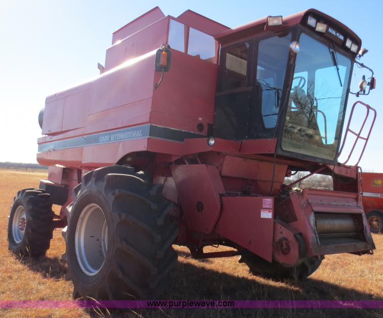 image for item F6542 1993 Case IH 1688 combine