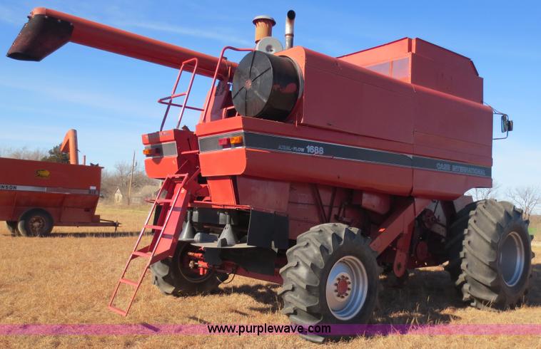 image for item F6542 1993 Case IH 1688 combine