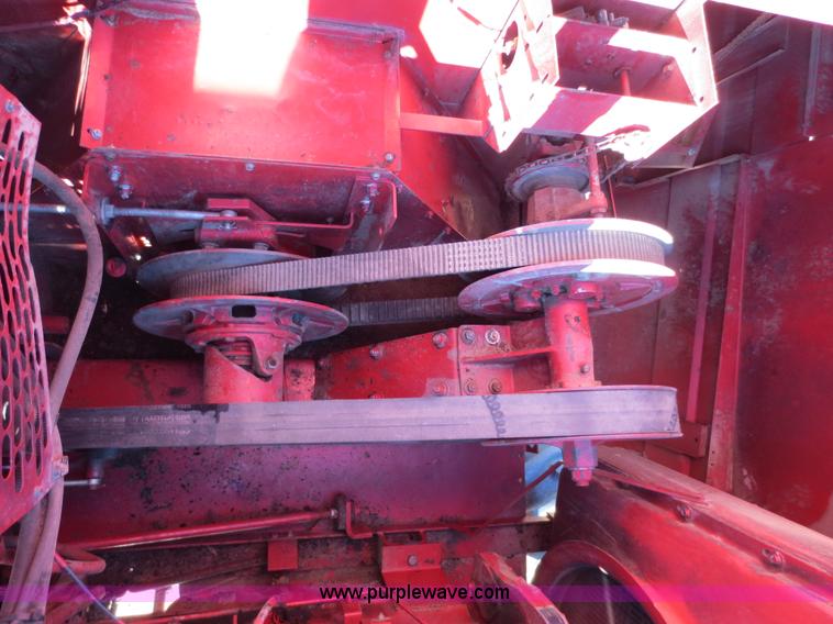 image for item F6542 1993 Case IH 1688 combine
