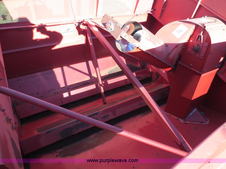 image for item F6542 1993 Case IH 1688 combine