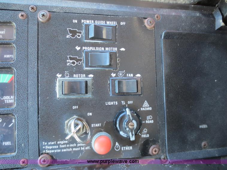 image for item F6542 1993 Case IH 1688 combine