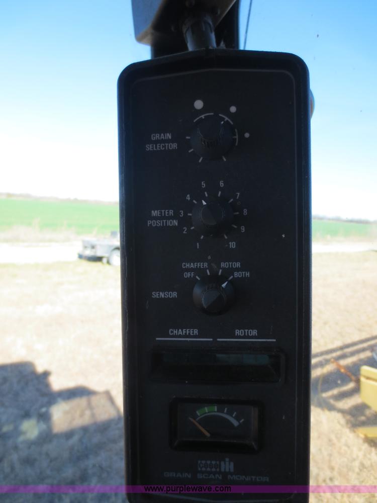 image for item F6542 1993 Case IH 1688 combine