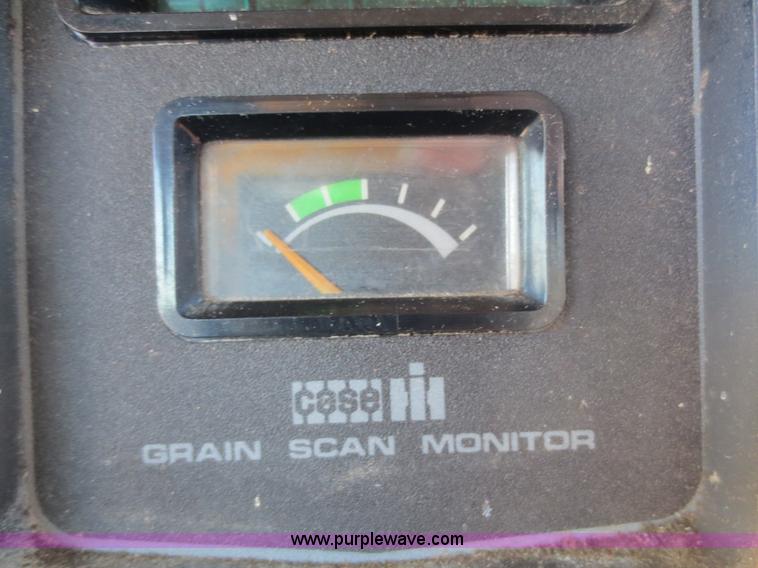 image for item F6542 1993 Case IH 1688 combine