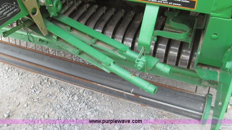 image for item G5575 2007 John Deere 568 baler