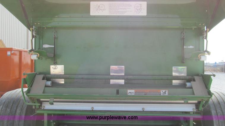 image for item G5575 2007 John Deere 568 baler