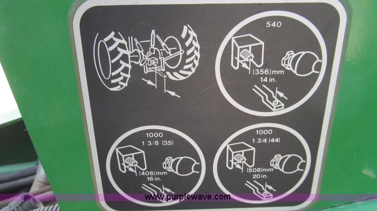 image for item G5575 2007 John Deere 568 baler