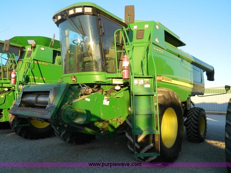 image for item G7592 2004 John Deere 9760 STS combine