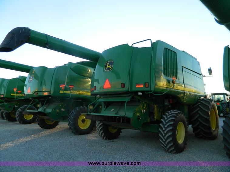 image for item G7592 2004 John Deere 9760 STS combine