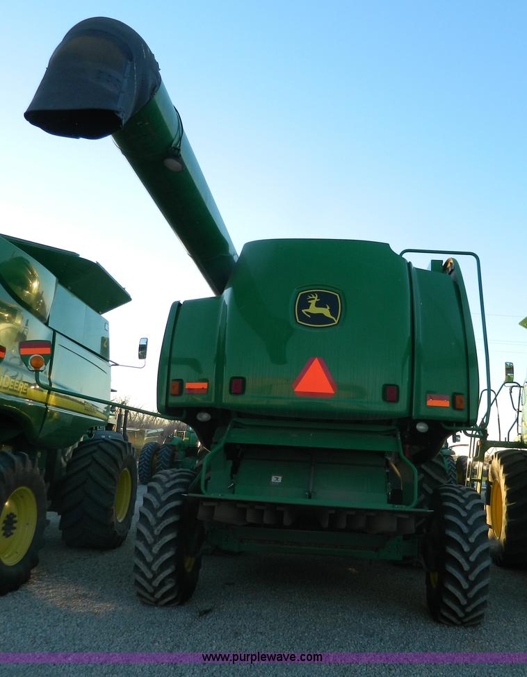 image for item G7592 2004 John Deere 9760 STS combine