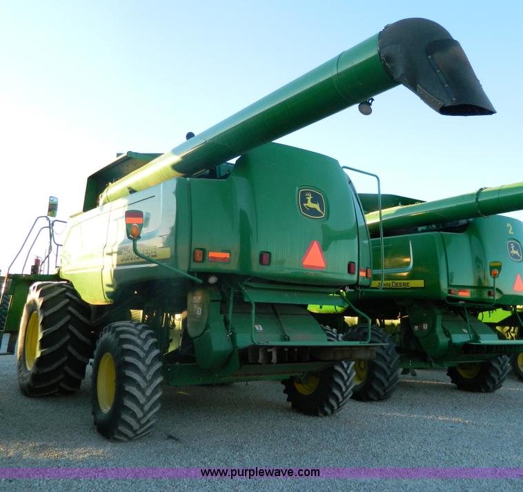 image for item G7592 2004 John Deere 9760 STS combine