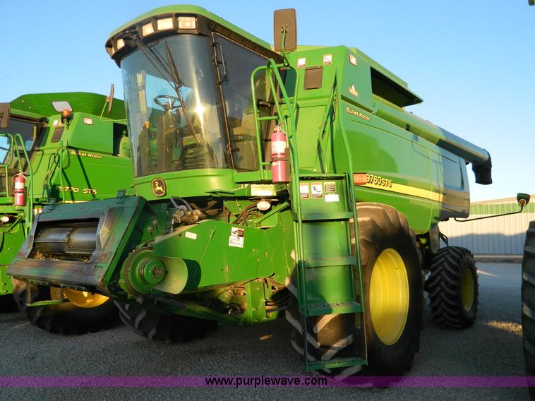 image for item G7592 2004 John Deere 9760 STS combine