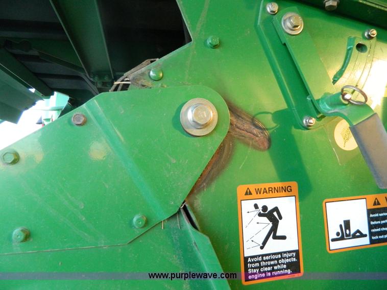 image for item G7592 2004 John Deere 9760 STS combine