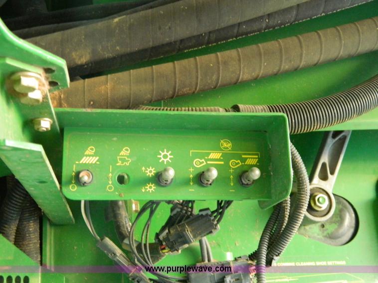 image for item G7592 2004 John Deere 9760 STS combine
