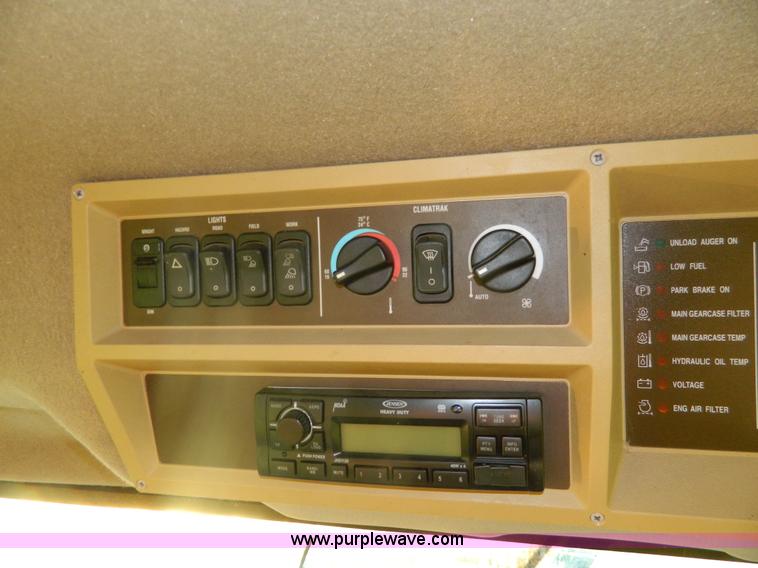 image for item G7592 2004 John Deere 9760 STS combine