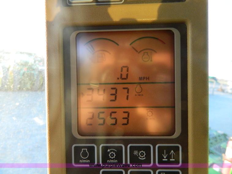 image for item G7592 2004 John Deere 9760 STS combine