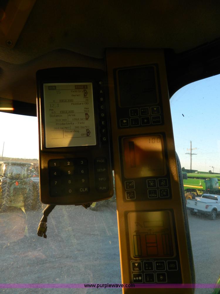 image for item G7592 2004 John Deere 9760 STS combine